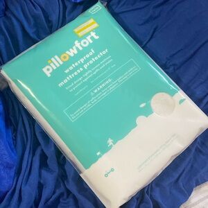 NIP Twin Pillowfort Waterproof Mattress Cover